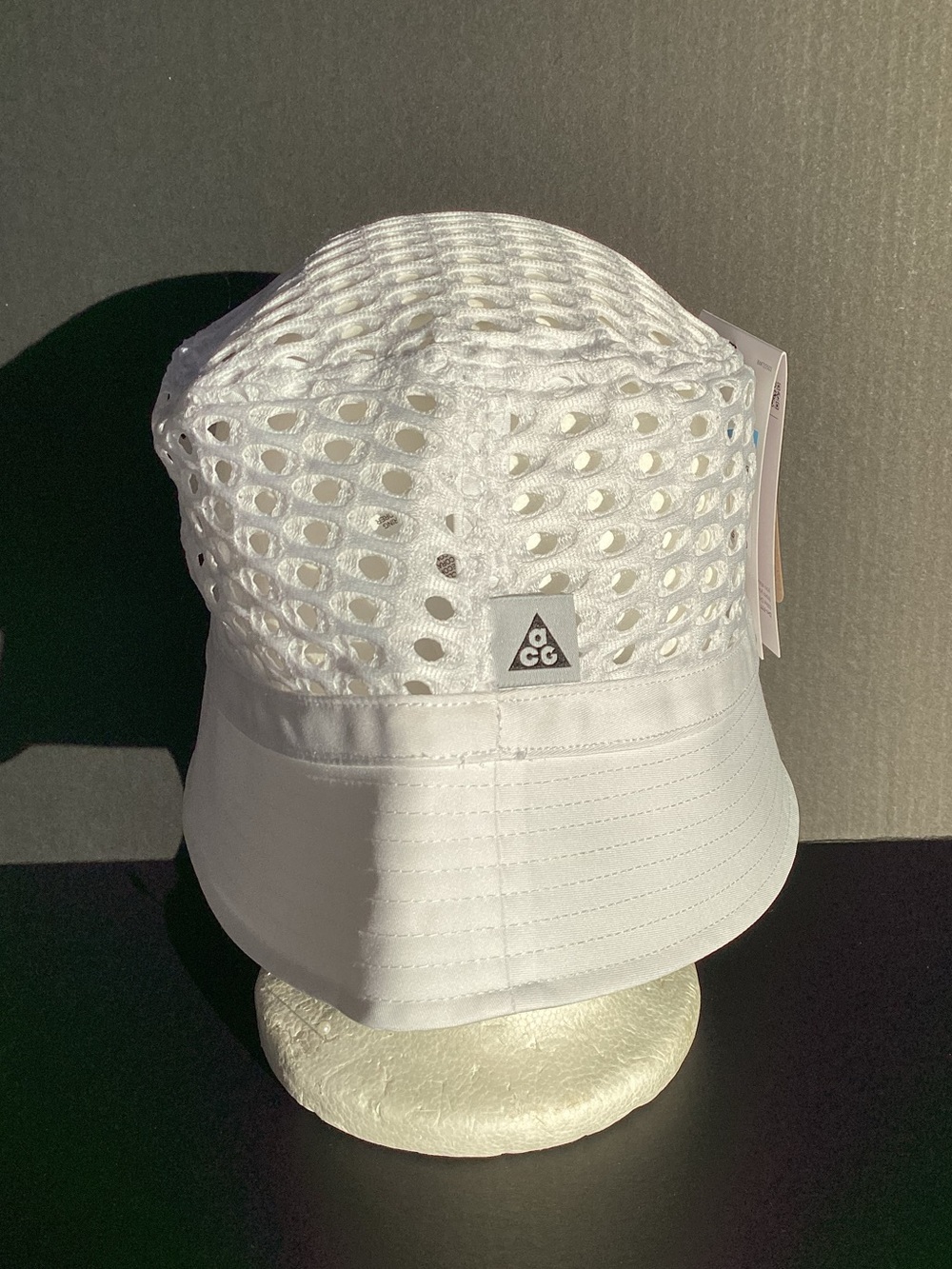 Nike ACG Racial airflow Bucket Hat NWT Size M/L White